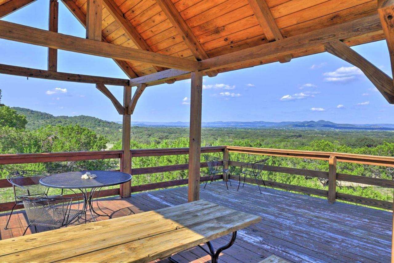 Utopia Family Home With Mountain Viewing Deck! Экстерьер фото